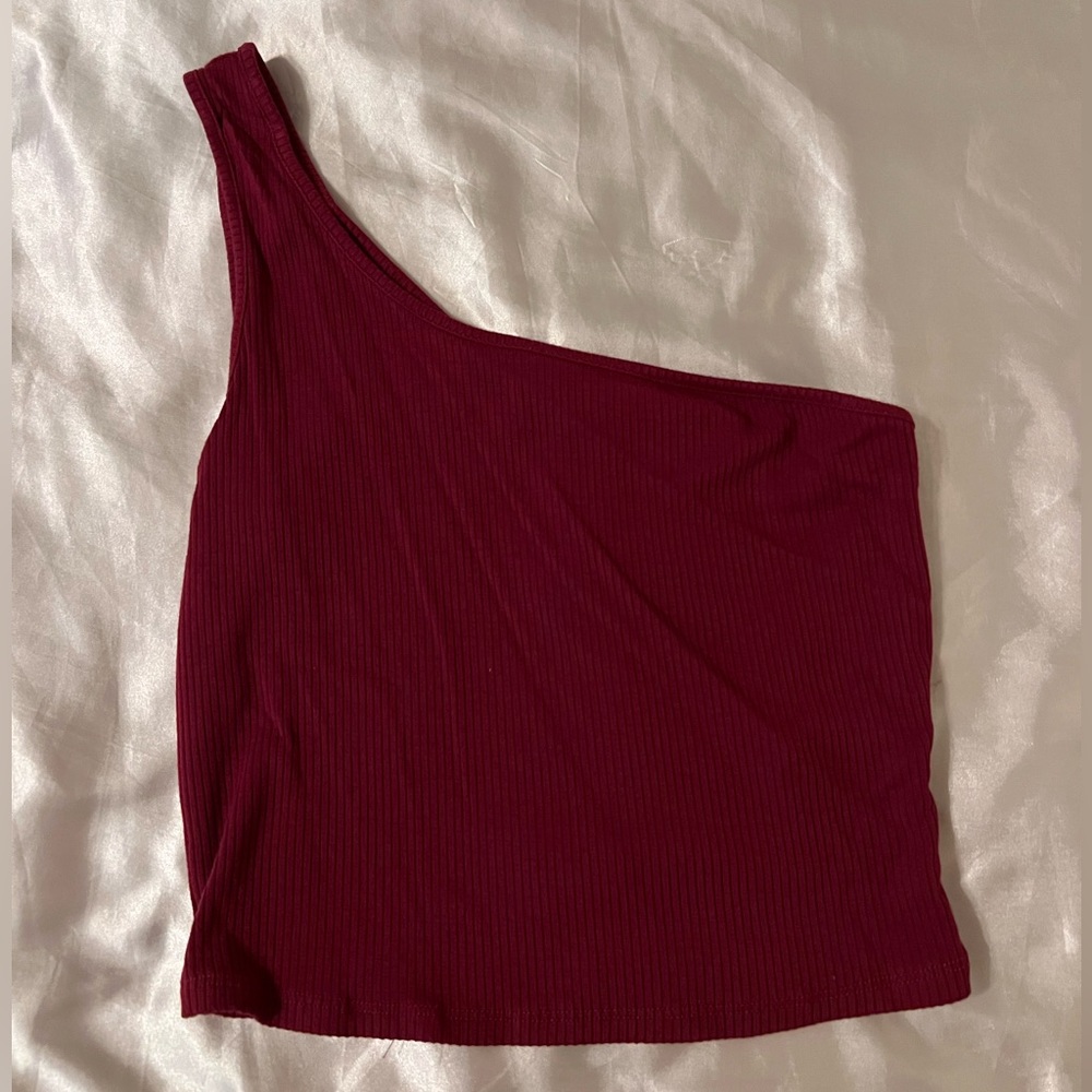 One shoulder crop top